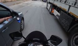 Motosiklet Sürücüsü, Araçtan Atılan Çöpü İçeri Fırlattı