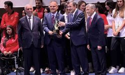 Muğla Valisi Akbıyık'a Prestijli 'Spora Destek Veren Devlet Adamı' Ödülü