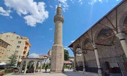 Murat Paşa Camii'nin Sıra Dışı Minare Hikayesi