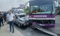 Sakarya'da halk otobüsü ve otomobil çarpıştı: 6 kişi yaralandı