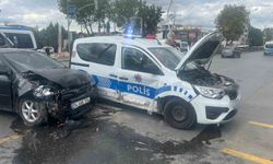 Sakarya'da Trafik Kazası: Polis Aracı ile Otomobil Çarpıştı, 5 Yaralı