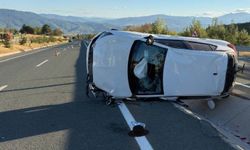 Su kanalına girerek takla atan otomobilin sürücüsü yaralandı