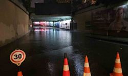 Taksim'de Aniden Bastıran Sağanak, Zincirlikuyu Alt Geçidini Su Bastı