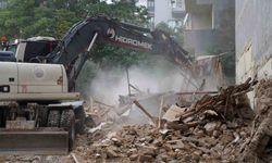 Tehlike Saçan Metruk Binalar Yıkıldı