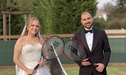 Tenis Kortunda Evlilik: Gelin ve Damat Maç Yaptı