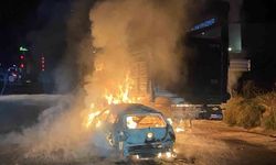 Tosya'da otomobil ve hayvan yüklü tır çarpıştı, yangın çıktı