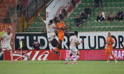 Trendyol Süper Lig'de Alanyaspor - Göztepe Maçının İlk Yarısı: 0-1