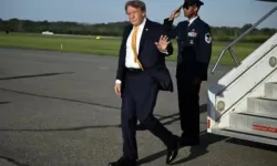 Donald Trump’ın saç rengi değişti! Sarı saçların yerini koyu tonlar aldı