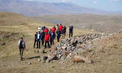 Vali Baruş ve Macera Off-Road Ekibi Bayrak Tepe'de Tarihi Mirası Koruma Çağrısı Yaptı