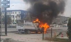 Van'da Alevlere Teslim Olan Kamyonet Kullanılamaz Hale Geldi