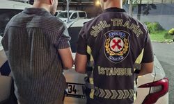 Zeytinburnu'nda yaya yolundan geçen adama saldıran sürücü yakalandı