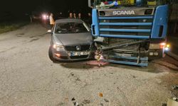 Zonguldak'ta Tır ve Otomobil Kavşakta Çarpıştı