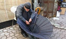 97 Yaşında İkinci Bahar: Dursun Yıldız Şemsiyelere Hayat Veriyor