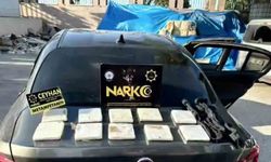 Adana'da 2 araçta 2 kilo 95 gram metamfetamin yakalandı