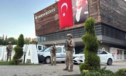 Adana'da jandarma ekipleri Çukurova Belediyesi'ne operasyon düzenledi