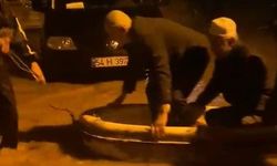 Akyazı'da sel sonrası camide mahsur kalan imam ve cemaat kurtarıldı