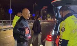 Alkollü Sürücü, Geçiş Yolu Üzerinde Araçları Durdurmaya Çalıştı