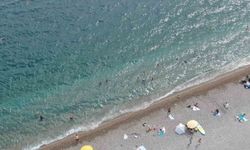 Antalya'da sağanak sonrası güneşli havada sahiller doldu taştı