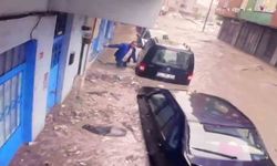 Ayazağa'da sağanak sonrası sel felaketi anları güvenlik kameralarında