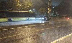 Beykoz'da Şiddetli Yağış, Yolları Göl Haline Getirdi