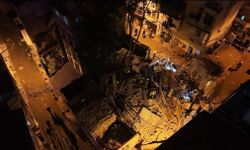 Beyoğlu'nda 5 katlı bina çöktü, arama kurtarma çalışmaları sürüyor