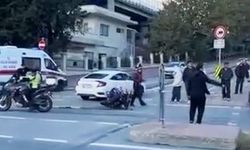 Beyoğlu'nda otomobil ve motosiklet çarpıştı: 1 yaralı