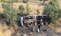 Bingöl'de Kamyon Devrildi: Sürücü Hayati Tehlike Arasında