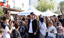 Bodrum'da 'İyilik Pazarı' etkinliğinde futbolculara yoğun ilgi