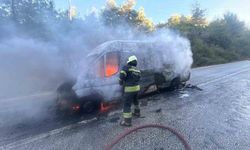 Bodrum'da okul servisi minibüsü yangında tamamen yandı