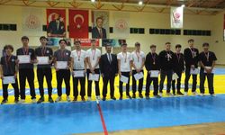 Burhaniye'de Cumhuriyet Kupası Turnuvası ödülleri dağıtıldı