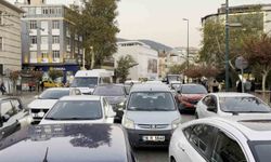 Bursa'da Sabah Namazı Kalabalığı: Trafik Tek Şeride Düştü