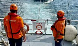 Çanakkale Boğazı'nda Sürüklenen Tekne İçindeki İki Kişi Kurtarıldı