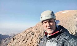 Cilo Dağı zirvesinde dağcılar Fikret Yaşar'ı andı