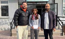 Derekarabağ Ortaokulu'ndan Tuana Günyaz, atletizmde ilçe birincisi