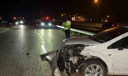 Düzce'de Otomobil Bariyerlere Çarptı: 1 Kişi Yaralandı