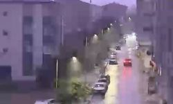 Elazığ'da Gök Gürültüsü ve Şimşek Geceyi Aydınlattı
