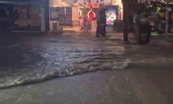 Elazığ'da Sağanak Yağış Caddeleri Dereye Dönüştürdü