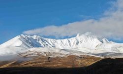 Erciyes Dağı'na kar yağdı, muhteşem manzaralar oluştu