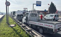 Eskişehir çevreyolunda pikap hafif ticari araca çarptı, 7 yaralı