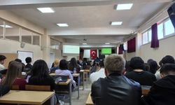 Gediz'de üniversite öğrencilerine güvenli ilişkiler eğitimi verildi