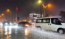 Hakkari'de Şiddetli Yağışlar Hayatı Olumsuz Etkiledi