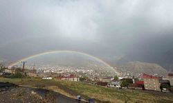 Hakkari'de yağış sonrası gökkuşağı görsel şölen sundu
