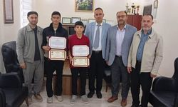 İki Hafız Öğrenci İcazet Belgesi Aldı