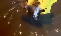 İskenderun'da yağış sonrası su birikintileri belediye ekipleriyle giderildi