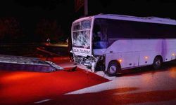 Isparta'da tarım işçilerini taşıyan midibüs ile tır çarpıştı