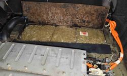 Kapitan Andreevo'da akünün arkasında 4 kilo 560 gram esrar ele geçirildi