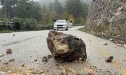 Karabük'te kaya tehlikesi: Sağanak sonrası yollar kapandı