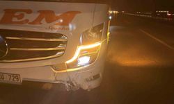 Kastamonu'da otomobil bariyerlere çarptı, 2 kişi yaralandı