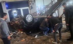 Kayseri'de otomobil kayalıklardan dükkanların üzerine uçtu