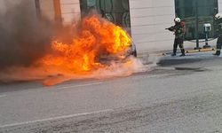 Kayseri'de Şarjda Bırakılan Elektrikli Araç Alev Alev Yandı